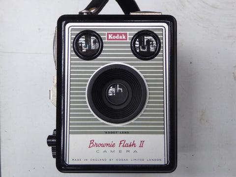 Kodak Eastman :  Brownie Flash II (UK) Box Camera  - Camera - (SB9)