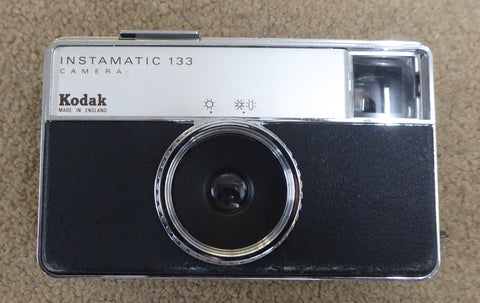 Kodak Eastman : Instamatic 133 - Camera - (SB9)