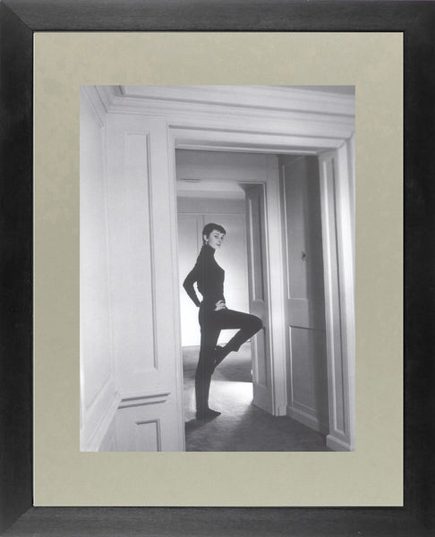 Audrey Hepburn in doorway (2)